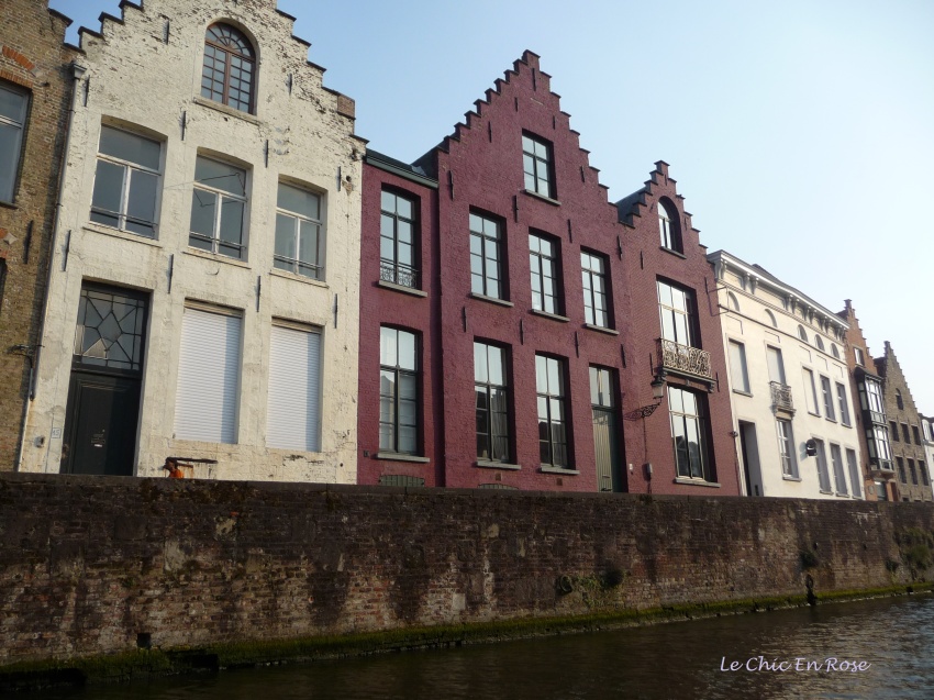 Houses alongside the canal Bruges